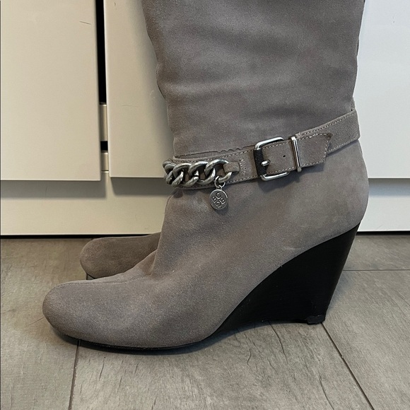 BCBGeneration Merryl Grey Taupe Knee High Suede Wedge Boots, Size 8.5 - Picture 3 of 11